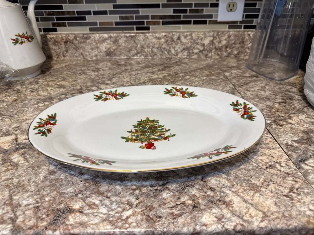 Crown Ming Jian Shiang Christmas Tree Fine China Oval Serving Platter